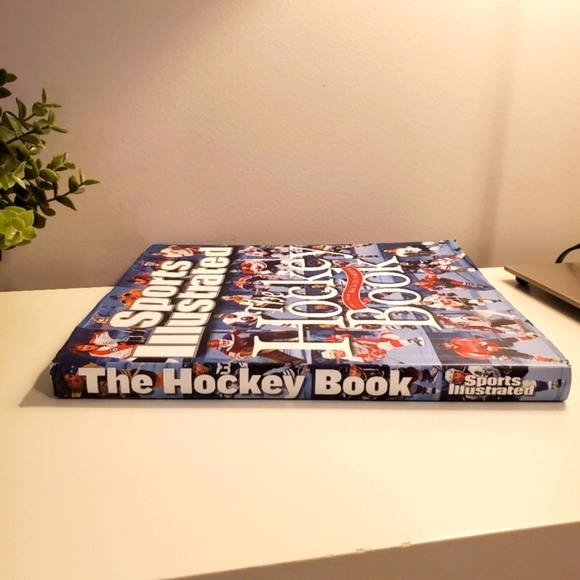 🌺 3/25 The Hockey Book from Sports Illustrated - Picture 5 of 16